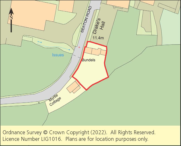 Lot: 117 - CHARACTER DETACHED COTTAGE FOR UPDATING WITH PARKING AND GARDENS -